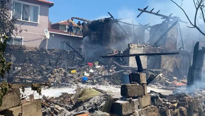 Kırklareli'nde Dehşet Verici Yangın: İtfaiye Eri Hastanelik Oldu!