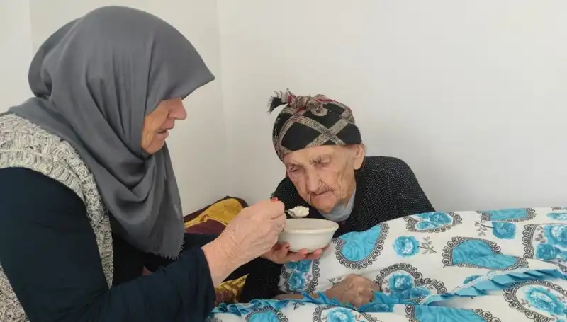 102 Yaşındaki Kezik Nine, Hayatında Hiç Doktora Gitmediği Sırrını Açıkladı!