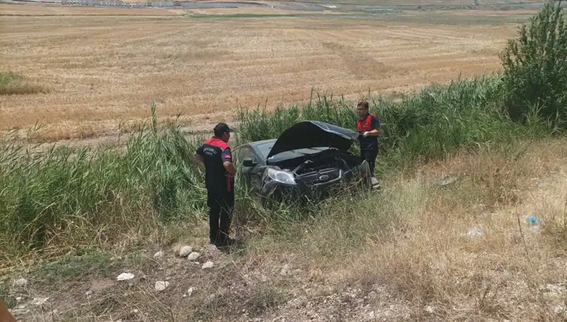 Şarampole Uçan Otomobilde İki Kişi Yaralandı: Kazanın Detayları Ortaya Çıktı