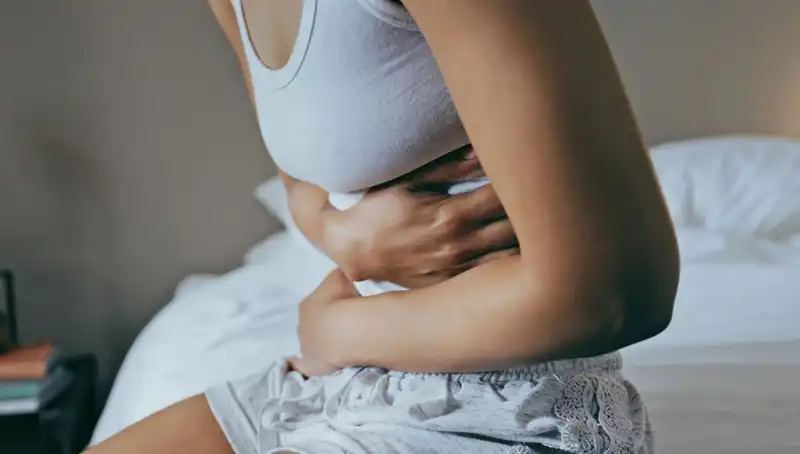 22 Yaşında Bağırsak Kanseri Teşhisi: Belirtileri Göz Ardı Edilirse Ne Olur?