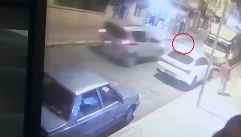 Yola Fırlayan Çocuğa Hafif Ticari Araç Çarptı: Gözler Olayda