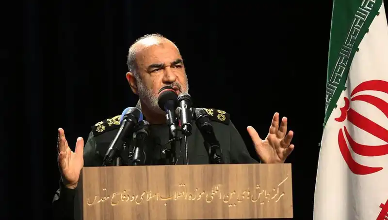 İran Devrim Muhafızları'ndan Trump'a Sert Yanıt: Yıkıcı Tepki Geliyor!