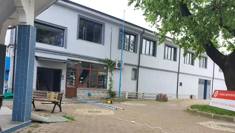 Tabela Takan İşçi 3 Metreden Düşerek Yaralandı: Korkunç Kaza Detayları