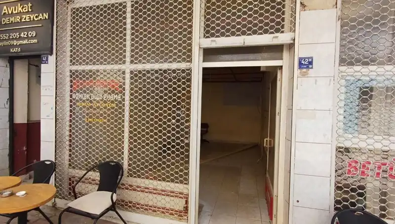 Yarım Asırlık Dükkanın Hikayesi: Sessizlik ve Hatıralar