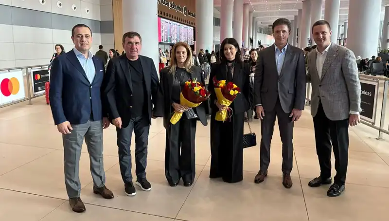 Hagi ve Popescu İstanbul’a Geldi! Futbolseverler İçin Büyük Buluşma