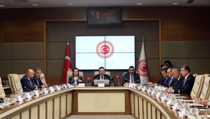 Kartalkaya Yangın Faciası Meclis'te Araştırılıyor: Vali'nin Üzüntüsü Dikkat Çekti