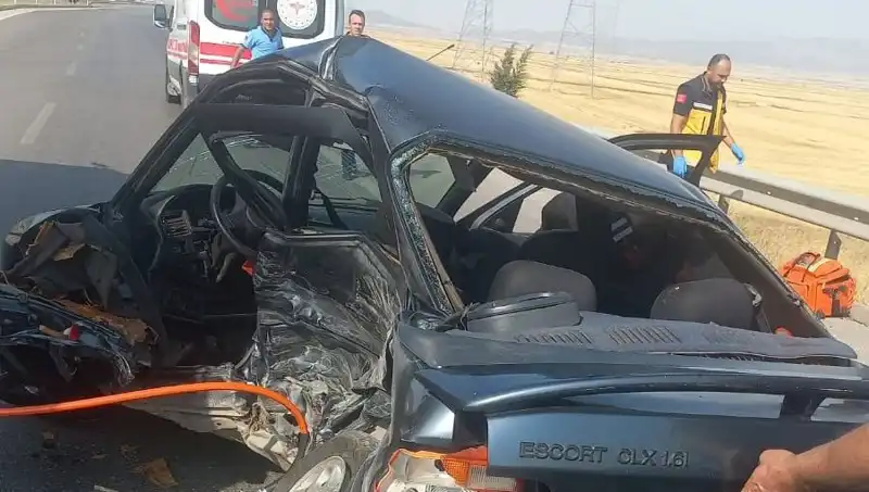 Gaziantep'te Korkunç Kaza: İki Otomobil Çarpıştı, 1 Ölü 1 Yaralı
