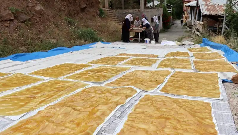 Dev Kazanlarda Odun Ateşiyle Hazırlanan Kış Lezzetleri Nasıl Yapılıyor?