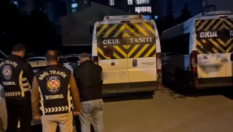 Yakalanan İki Servis Sürücüsü, Tepki Çeken Görüntülerin Merkezinde!