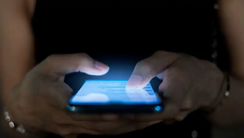 Narsisizmin Gizli Belirtisi: Telefon Bağımlılığı Üzerine Şaşırtıcı Bulgular