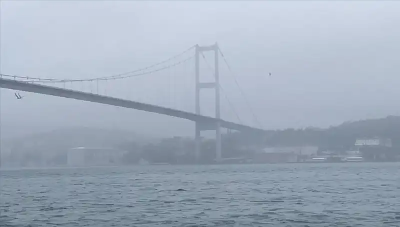 İstanbul Boğazı’nda Gemi Trafiği Sis Nedeniyle Kesintiye Uğradı