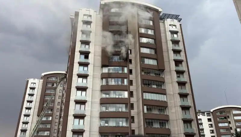 Ankara'da 14 Katlı Binada Yangın: Acil Durumlar İçin Uyarı!