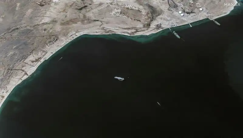 Yunan Gemisine Saldırı Gerçekleşti: Mürettebatın Hayatı Son Anda Kurtarıldı