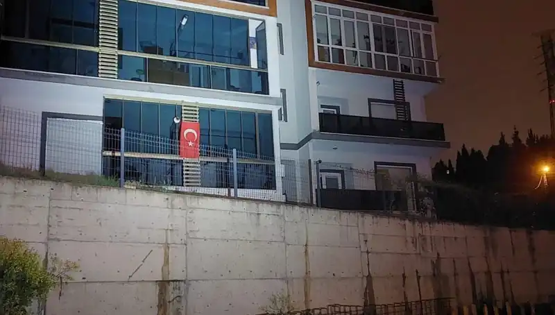 Sakarya'da Şok Gelişme: 4 Katlı Apartman Acil Olarak Tahliye Edildi