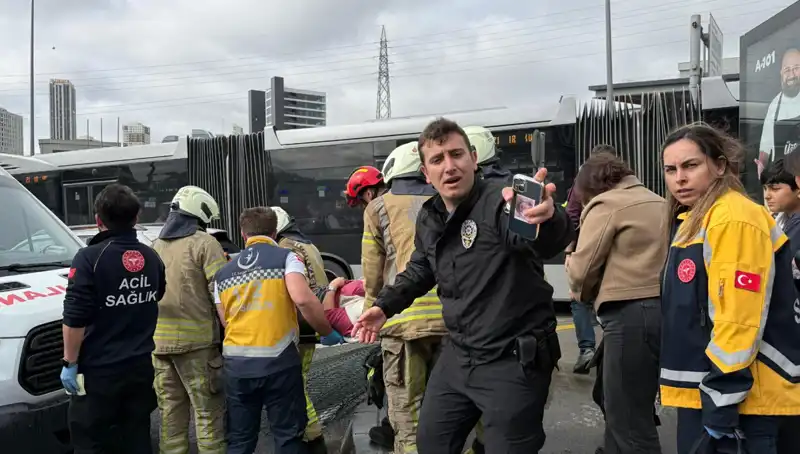 İstanbul'da Metrobüs Kazası: Seferler Durduruldu, Ölü ve Yaralılar Var!