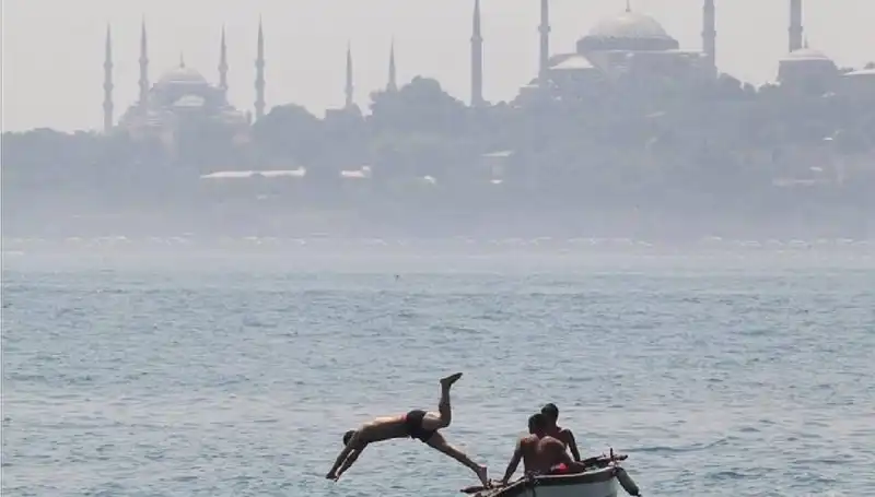 Aşırı Sıcaklar Geliyor! Hava Durumu 44 Dereceleri Görecek