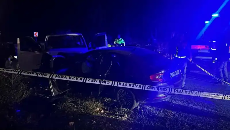 Minibüs Ters Şeritte Kazaya Neden Oldu: 1 Kişi Hayatını Kaybetti, 8 Yaralı