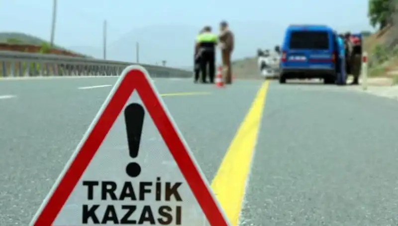 Otomobil ile Kamyonun Çarpıştığı Kazada Can Pazar, Çok Sayıda Yaralı Var!