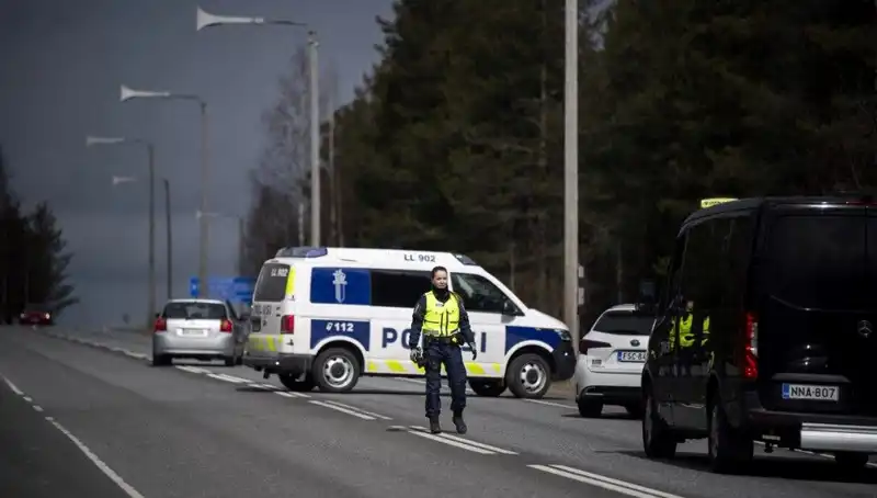 Finlandiya'da Okulda Bıçaklı Saldırı: Üç Öğrenci Yaralandı, Şüpheli Tutuklandı!