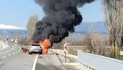 Kütahya'da Seyir Halindeki Otomobil Alev Alev Yandı: Son Gelişmeler Neler?