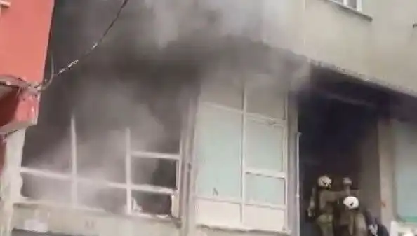 İstanbul'da Beş Katlı Binada Korkutan Yangın: İtfaiye Ekipleri Anında Müdahale Etti