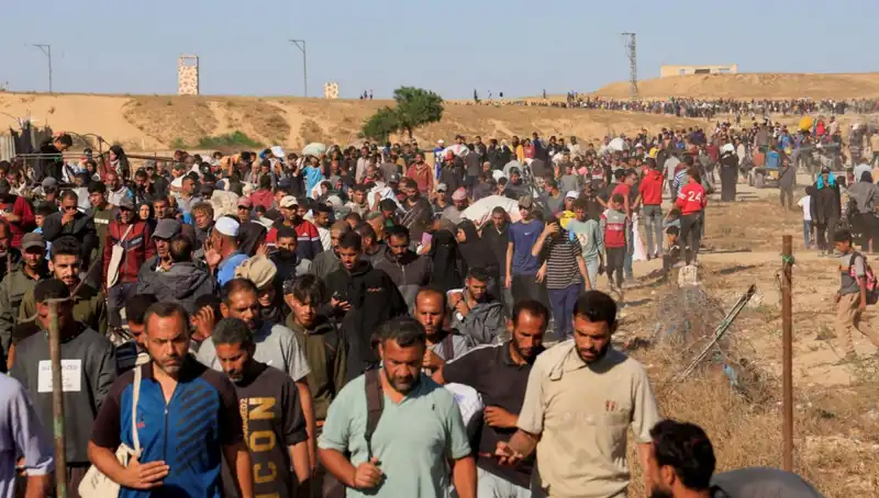 İsrail, Gazze'de İnsani Yardım Bekleyenlere Saldırdı: 15 Filistinli Hayatını Kaybetti