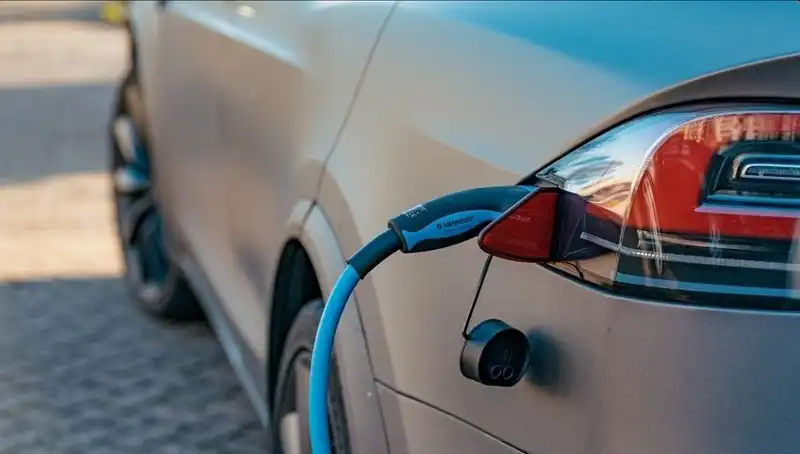 Elektrikli Araç Alımında Düşüş: Nedenleri ve Gelecek Öngörüleri