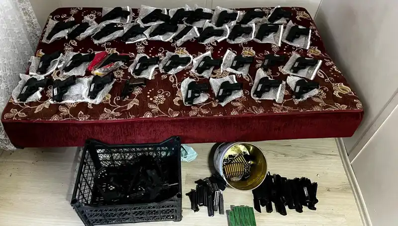 Gaziantep'te Silah Kaçakçılığına Darbe: 45 Silah ve El Bombası Ele Geçirildi