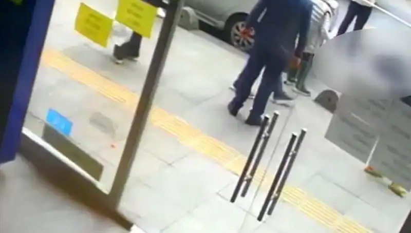 Esenler'de Hafriyat Kamyonu Dehşet Saçtı, Olay Anı Gözler Önünde Yaşandı