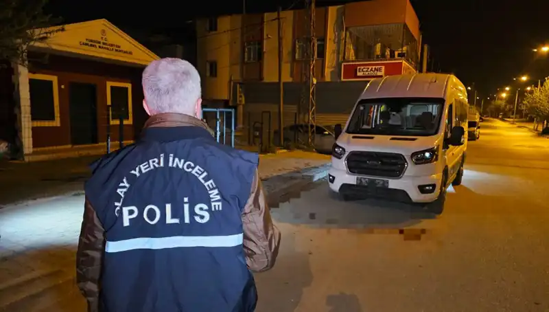 Kebapçıda Kan Donduran Olay: Arkadaşını Boynundan Bıçakladı!