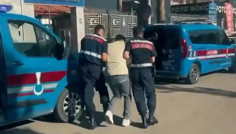 Türkiye'de 10 İlde Dev Suç Operasyonu: 74 Kişi Gözaltında