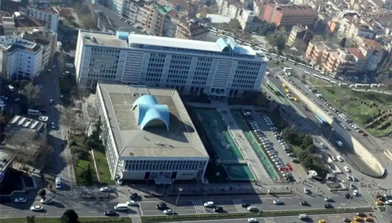 İBB Soruşturmasında WhatsApp Grubunun Mesajları Neden İnceleniyor?