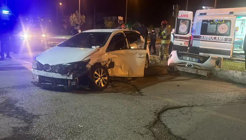 Nalbantoğlu Caddesi’nde Pikap ve Otomobil Çarpıştı: Görenleri Şaşkına Çevirdi