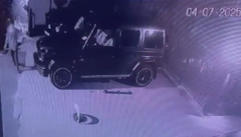 Sarıyer’de Şok Olay: Mercedes Cipler Alev Alev Yandı!