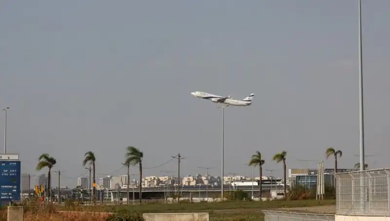 Husiler, İsrail'in Ben Gurion Havalimanı'nı Füze ile Hedef Aldı!
