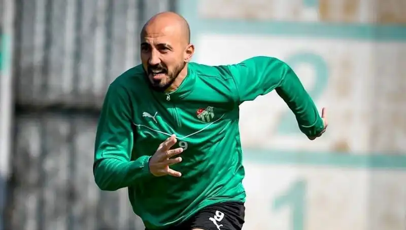 Milli Futbolcunun Şok Kararı: Kariyerine 2. Lig'de Devam Ediyor