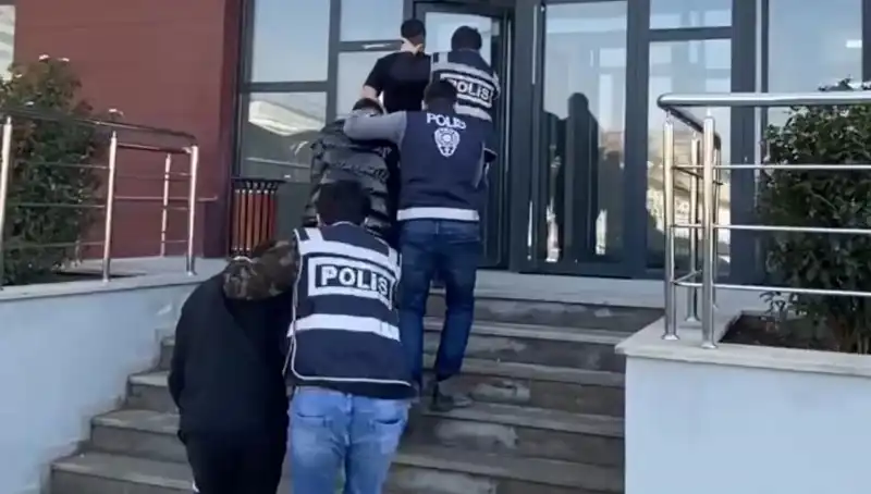 Korsan Taksi İle Gasp Yapmaya Çalışan Çeteye Operasyon