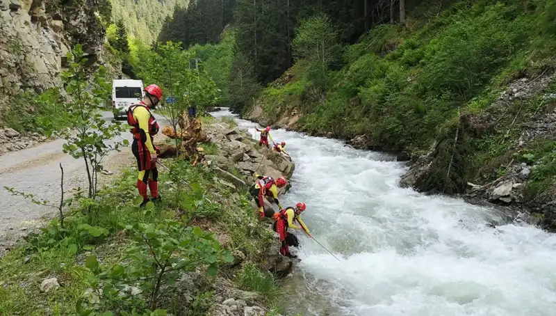 Trabzon’da Dereye Düşen Çocuğun Arayışında Baba Adli Kontrolü İçin Mahkemeye Çıktı