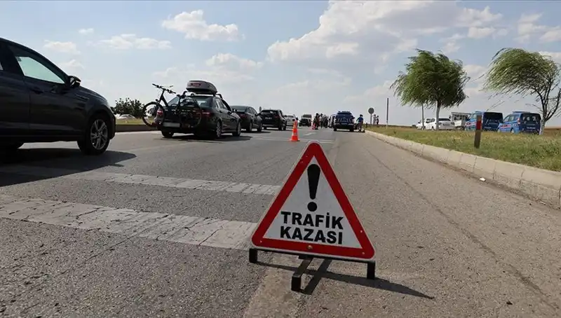 Adana'da Feci Kaza: Otomobil ile Kamyon Çarpıştı, 1 Ölü, 1 Yaralı