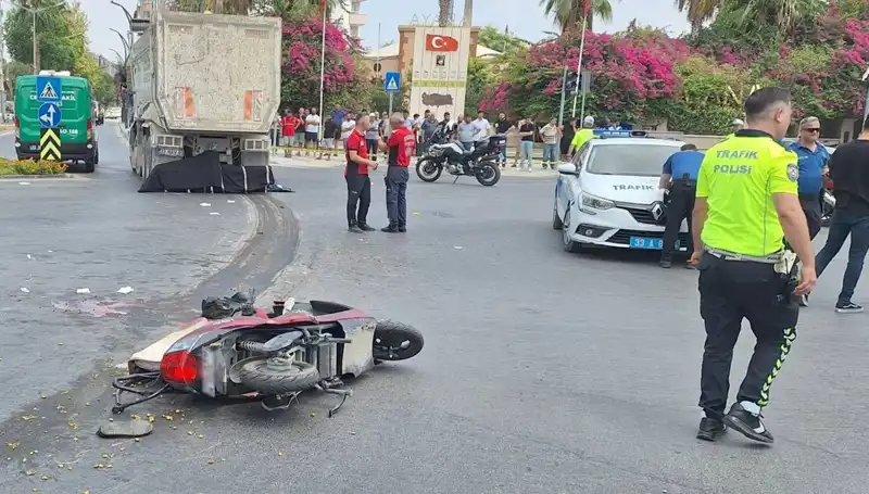 Mersin'de Göz Yaşartan Kaza: Bir Can Gitti, Bir Can Yaralı