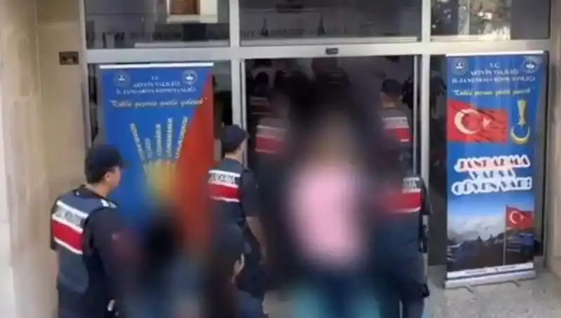 Türkiye Genelinde 30 İlde FETÖ Operasyonu: 65 Kişi Tutuklandı