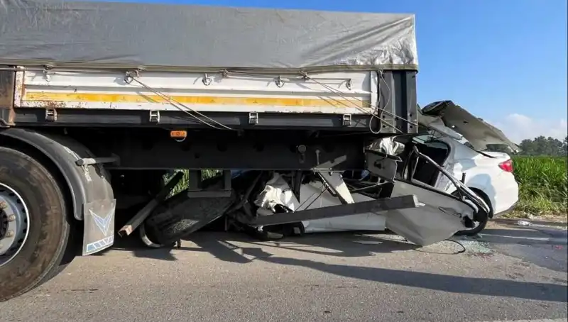 Sakarya'da Feci Trafik Kazası: Hayatını Kaybedenlerin Sayısı 1'e Yükseldi