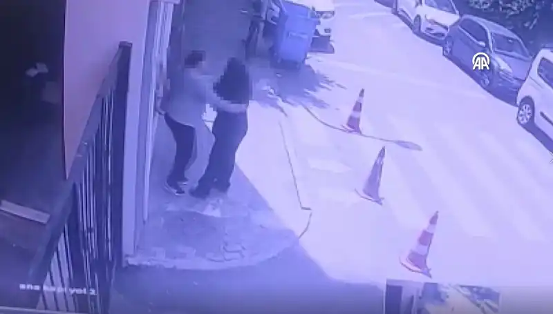 İstanbul'da Lise Tuvaletinde Şoke Eden Olay: Dehşet Anları Yaşandı
