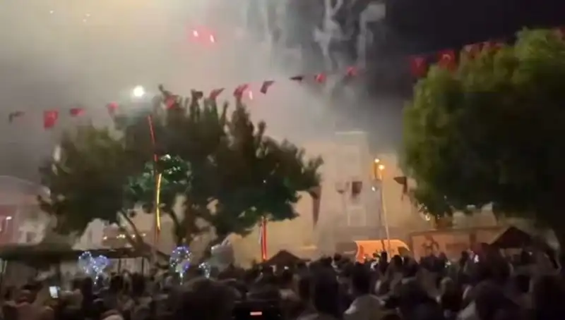 Havai Fiçek Gösterisi Acil Durum Yarattı: Hastanelik Olanlar Var