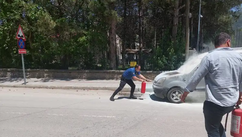 Emniyet Binası Önünde Alev Alan Araç, Polisi Harekete Geçirdi