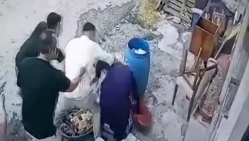 Başakşehir’de Bidon Tartışması Korkunç Bir Sona Erdi: Baba ve Oğul Kadını Darbetti