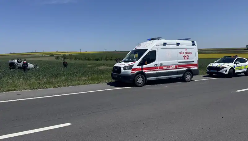 Edirne'de Devrilen Araçta Sürücü ve Eşi Yaralandı: Kaza Anı Dehşet Vericiydi
