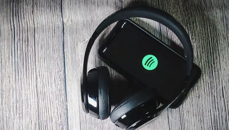Yapay Zeka Krizi: Ölü Sanatçılar Spotify’da Yeniden Hayat Buldu