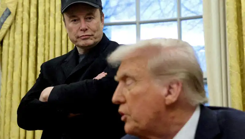Elon Musk Trump Kabinesinden Ayrıldı: Gelecek İçin Yeni Stratejiler mi Kuruyor?