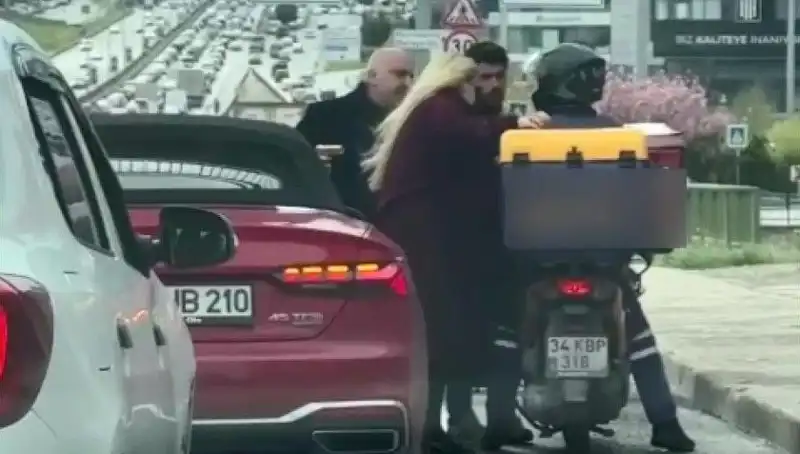 D-100'de Gergin Anlar: Motokurye Tartışmasında Silah Sıkıldı